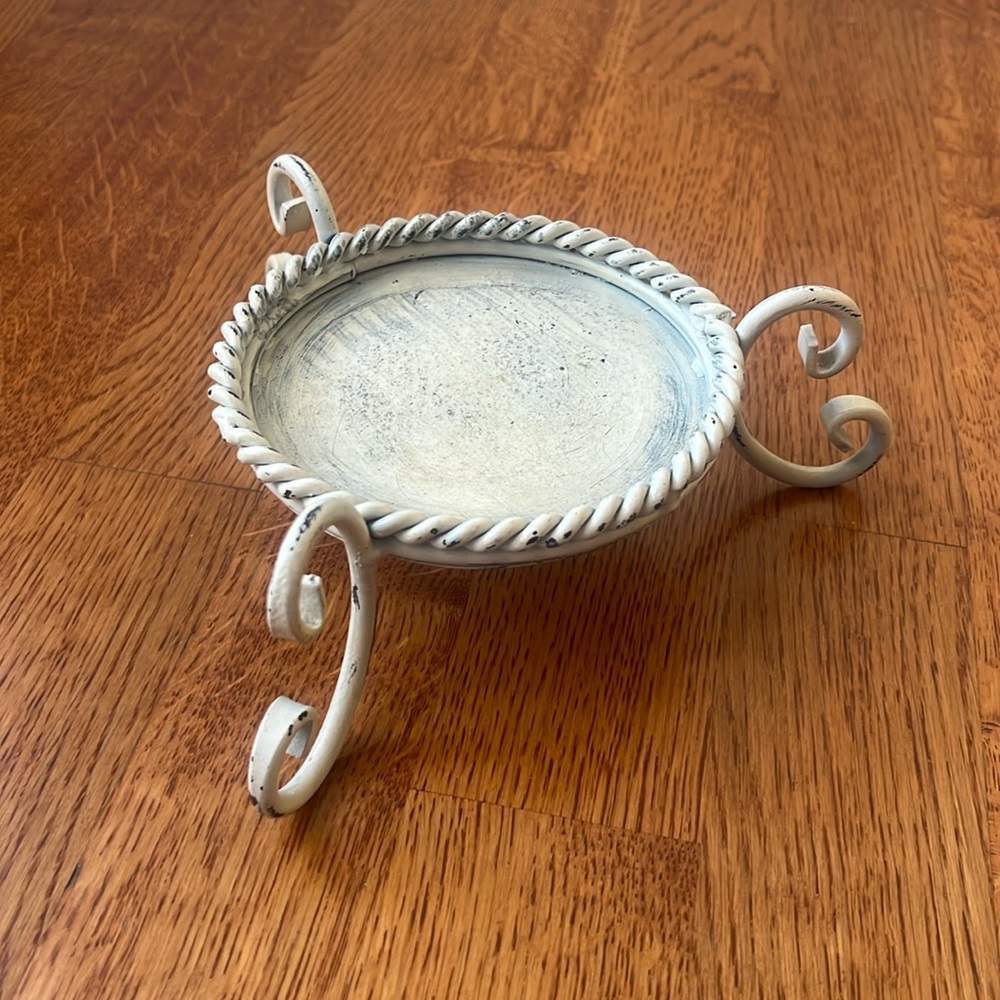 Beautiful Antique like Vintage Whitewash Braided Pillar Plate 🕯️